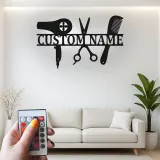 Enseigne LED pour coiffeur | Décor de salon en métal personnalisé avec nom | Cadeau personnalisé pour coiffeur et décoration murale pour studio beauté