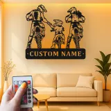 Personalisierte Familien-Motocross-Wandkunst aus Metall mit LED-Licht – Geschenk für Biker, Garage oder Man-Cave-Deko