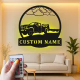 Insegna LED in metallo con pickup personalizzato | Arte murale con rimorchio gooseneck | Decorazione garage con nome per lui | Regalo per camionisti
