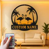 Arte mural de metal LED de flamenco | Cartel tropical personalizado | Decoración de casa de playa | Placa de nombre personalizada para hogares costeros