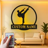Insegna LED Karate Personalizzata | Arte Murale in Metallo per Arti Marziali | Decorazione Dojo e Regalo per Combattente