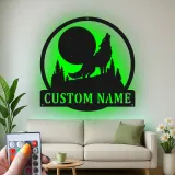 Insegna in metallo personalizzata con lupo che ulula alla luna e luce LED