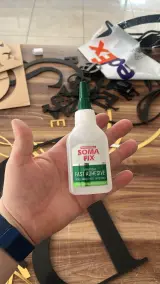 Panneau d'entreprise en métal noir mat | Signalétique de réception en 3D découpée au laser personnalisée | Branding pour salon et clinique | Signalétique murale moderne