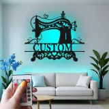 Individuelles Nähmaschinen-Schild | LED Metall-Wandkunst | Personalisierte Bastelzimmer-Dekoration für Schneiderinnen | Vintage Stil Namensschild