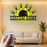 Personalisierte LED-beleuchtete Metall-Wandkunst mit Bowlingkegeln und Ball – Geschenk für Bowlingspieler und Spielzimmer-Dekor