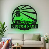 Personalisierte Metalltafel Leuchtturm | LED Strandhaus Dekor | Personalisierte Nautische Wandkunst | Küsten-Ozeanszene