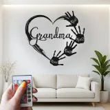 Cadeau LED personnalisé pour grand-mère | Décoration murale en métal sur mesure avec empreintes de mains des petits-enfants | Déco souvenir familiale