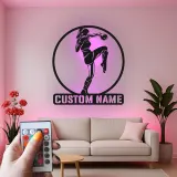 Insegna LED per fighter Muay Thai donna | Arte murale in metallo su misura | Decorazione personalizzata per kickboxing e regalo arti marziali