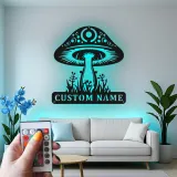 Insegna LED Personalizzata con Fungo | Targa in Metallo Personalizzata | Arte Murale Mistica Boho per Camera da Letto, Studio e Amanti della Natura