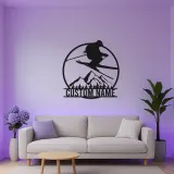 Insegna LED in metallo personalizzata per sciatore | Arte murale di montagna su misura | Arredo e regalo per baita e sci freestyle
