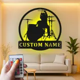 Insegna in metallo LED personalizzata con silhouette di batterista - Regalo per amanti della musica, decorazione per studio musicale o camera da letto
