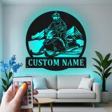 Arte murale in metallo per pilota di motoslitta | Insegna LED personalizzata per garage o man cave | Regalo per sport invernali per lui