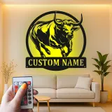 Personalisierte LED-beleuchtete Metall-Wandkunst mit Stier für Ranchbesitzer – Rustikaler Landhausstil