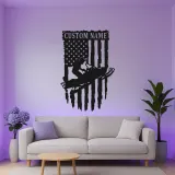 Insegna in metallo personalizzata per motoslitta | Arte LED con bandiera americana | Decorazione patriottica per garage personalizzata per motociclisti | Regalo per sport invernali