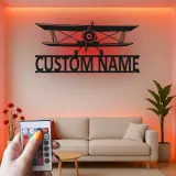 Personalisierte Biplan LED Licht Metall-Wandkunst – Geschenk für Piloten, Hangar oder Büro Dekor