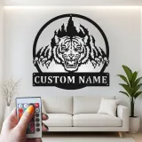Fierces Tiger LED Metallschild | Personalisierte Namensschild für Männerhöhle oder Kinderzimmer | Realistische Tierdekoration | Geschenk für Safari-Liebhaber