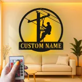Arte da Parete in Metallo per Lineman | Insegna LED Personalizzata con Nome | Regalo Personalizzato per Elettricista | Decorazione per Lavoratori dei Servizi Pubblici