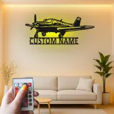 Décoration murale en métal personnalisée avec lumière LED d'avion - Cadeau d'aviation pour pilotes, décoration de hangar ou de bureau