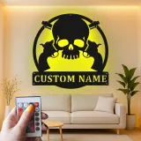 Insegna personalizzata con teschio e revolver | Arte murale in metallo LED | Decorazione per man cave personalizzata e regalo per appassionati di armi