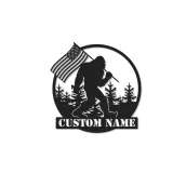 Personalisierte Bigfoot-Wandkunst mit amerikanischer Flagge und LED-Beleuchtung – Einzigartiges Geschenk für Outdoor-Enthusiasten, Hütten- oder Man-Cave-Dekor