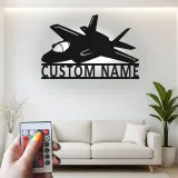 Insegna in metallo personalizzata con jet da combattimento e luce LED, regalo personalizzato per piloti, decorazione per hangar o ufficio