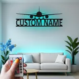 Décoration murale en métal personnalisée avec lumière LED d'avion - Cadeau d'aviation pour pilotes, décoration de hangar ou de bureau