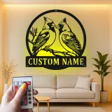 Insegna in metallo personalizzata con coppia di cardinali e luce LED - Regalo per amanti degli uccelli - Decorazione per soggiorno e natura 1