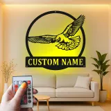 Cartel de metal personalizado de halcón con luz LED Regalo personalizado para amantes de las aves Decoración de sala de estar u oficina
