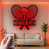 Insegna LED personalizzata con racchetta da tennis | Decorazione murale in metallo personalizzata | Arredo per stanza sportiva | Regalo premium per giocatori