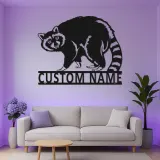 Insegna in Metallo Personalizzata con Procione e LED | Arte Murale Faunistica Personalizzata | Regalo per Amanti della Natura per Decorazioni di Cabin e Lodge