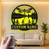 Cartel de metal personalizado Escena de Lago con Libélulas y Luz LED Regalo Personalizado para Amantes de la Naturaleza Decoración para Cabaña o Sala de Estar