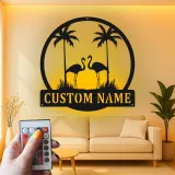 Insegna in metallo personalizzata con fenicottero | Arte murale LED con palma personalizzata | Decorazione per casa al mare e regalo per patio esterno