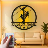 Panneau LED Lineman personnalisé | Décoration murale en métal sur mesure | Cadeau pour électricien et agent de réseau | Déco industrielle pour maison et garage