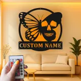 Insegna in metallo personalizzata con farfalla e teschio luce LED regalo unico per amanti del goth decorazione per camera da letto o soggiorno 1