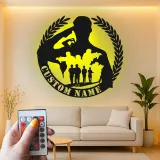 Panneau LED Soldat Saluant | Hommage Militaire Personnalisé | Décoration de Nom de Vétéran sur Mesure | Art Murale Patriotique