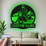 Arte murale in metallo per pilota di motoslitta | Insegna LED personalizzata per garage o man cave | Regalo per sport invernali per lui