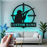 LED-Metallkunst mit Jägersilhouette | Personalisierte Schild für Zielfernrohre im Ferienhaus | Individuelles Geschenk für Jäger