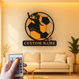 Insegna in metallo personalizzata per calciatrice | Decorazione LED per camera ragazza | Arte da parete per atleta | Regalo calcio per lei
