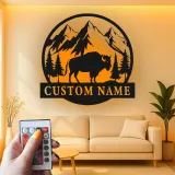 Personalisierte LED-Leuchttafel aus Metall mit Bison-Motiv – Rustikales Geschenk für Naturfreunde