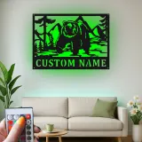 Décoration murale en métal personnalisée Bear Mountain avec rétroéclairage LED - Cadeau pour les amoureux de la nature, décoration de chalet ou de lodge