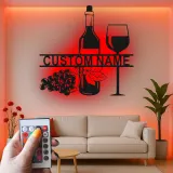 Personalisierte LED-beleuchtete Metall-Wandkunst mit Weinflasche und Glas – Geschenk für Weinliebhaber für Küche oder Bar