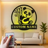 Insegna LED Personalizzata con Panda | Decorazione per Nursery in Metallo | Regalo di Arte da Parete per Bambini | Targa Illuminata per Camera dei Bambini