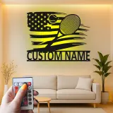 Cartel de nombre de tenis personalizado | Arte mural de metal con bandera americana y LED | Regalo personalizado para jugador de tenis | Decoración deportiva patriótica