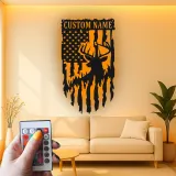 Insegna in metallo LED personalizzata con cervo e bandiera americana - Regalo per cacciatori - Decorazione per cabine rustiche
