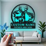 Insegna Personalizzata per Cacciatore e Pescatore | Arte in Metallo LED per Papà | Decorazione per Fauna Selvatica Personalizzata per Padre e Figlio | Regalo per Cabina e Man Cave