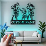 Décoration murale en métal personnalisée pour la famille Motocross avec rétroéclairage LED - Cadeau personnalisé pour les passionnés de moto tout terrain, décoration de garage ou de salle de jeux