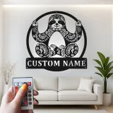 Insegna LED Sloth Mandala Personalizzata | Arte in Metallo su Misura per Studio di Yoga e Decorazione Zen | Regalo per Amanti degli Animali Boho