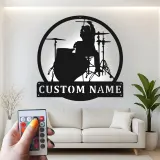 Insegna in metallo LED personalizzata con silhouette di batterista - Regalo per amanti della musica, decorazione per studio musicale o camera da letto