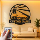 Personalisierte Metalltafel Leuchtturm | LED Strandhaus Dekor | Personalisierte Nautische Wandkunst | Küsten-Ozeanszene