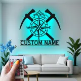 Personalisiertes Bergkompass Metall-Schild | LED Licht für Wanderer | Wandkunst für Outdoor-Entdecker im Büro & Zuhause